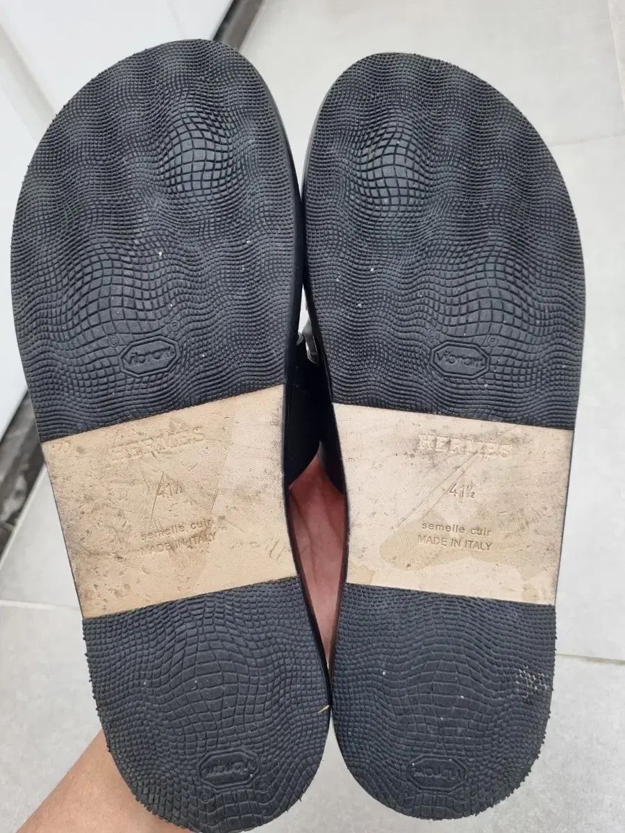 41 5 HERMES(エルメス) イズミール スリッパ ノワール (ブラック