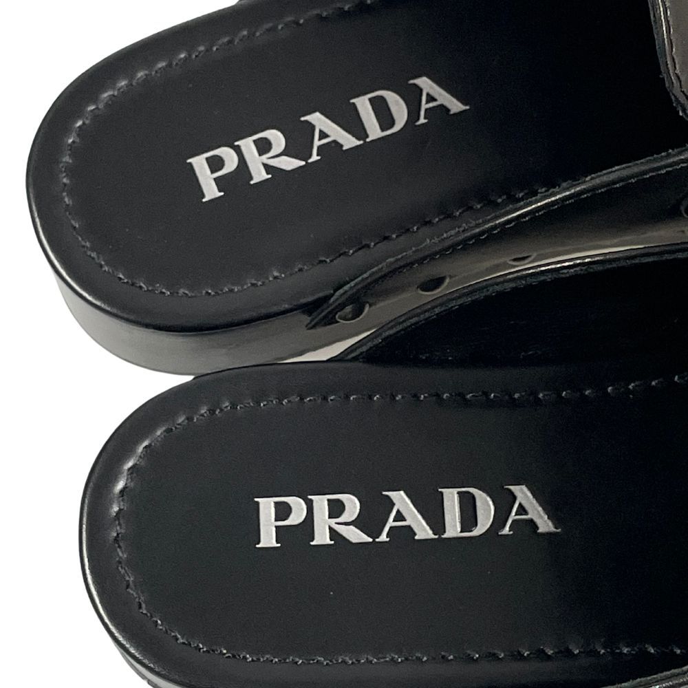 PRADA プラダ 型番 2Z2993 トライアングルロゴプレート スタッズ