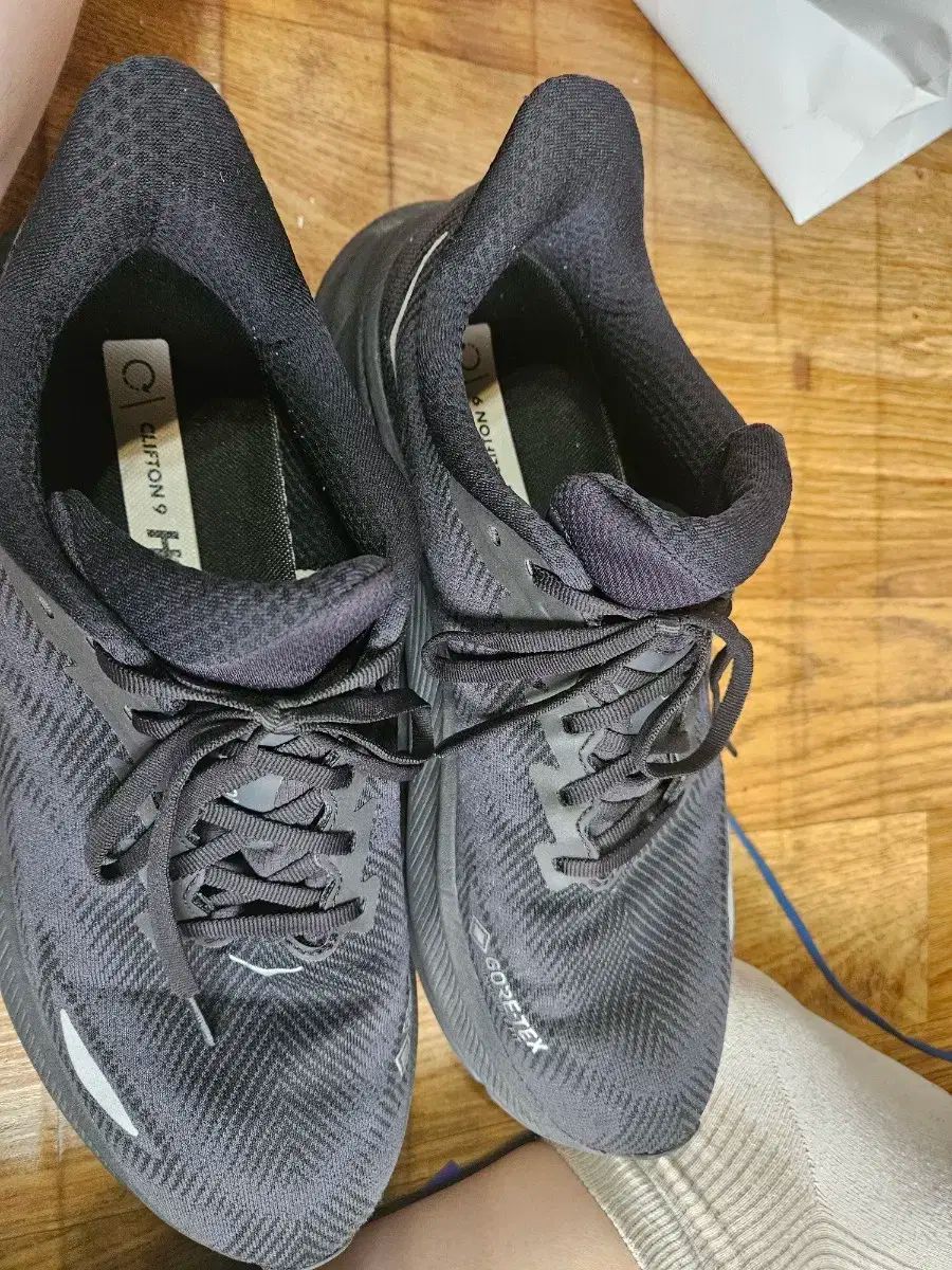 HOKA clifton 9 GTX スニーカー