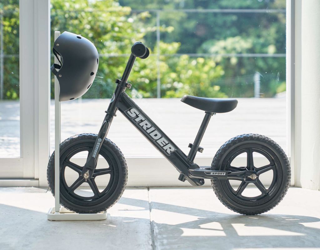 山崎実業 ペダルなし自転車＆ヘルメットスタンド タワー tower