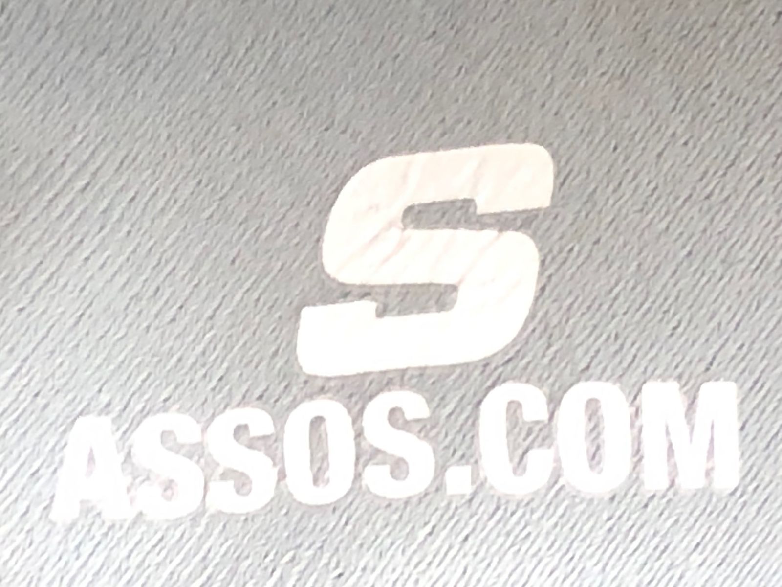 黒 S