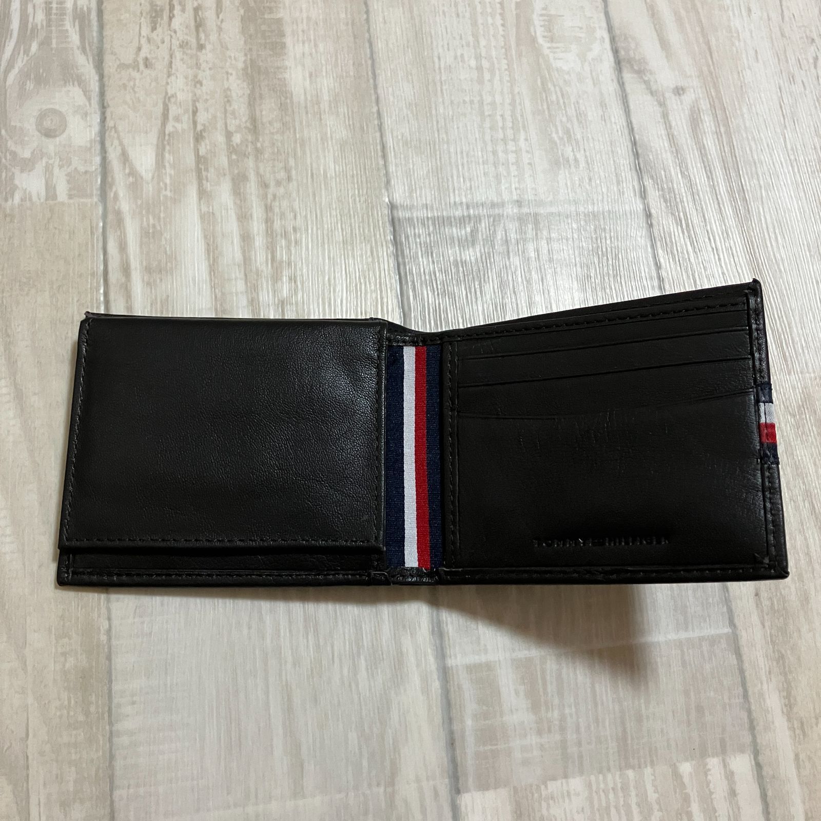 トミーヒルフィガー Tommy Hilfiger 2つ折り財布 黒【アメリカ購入新品