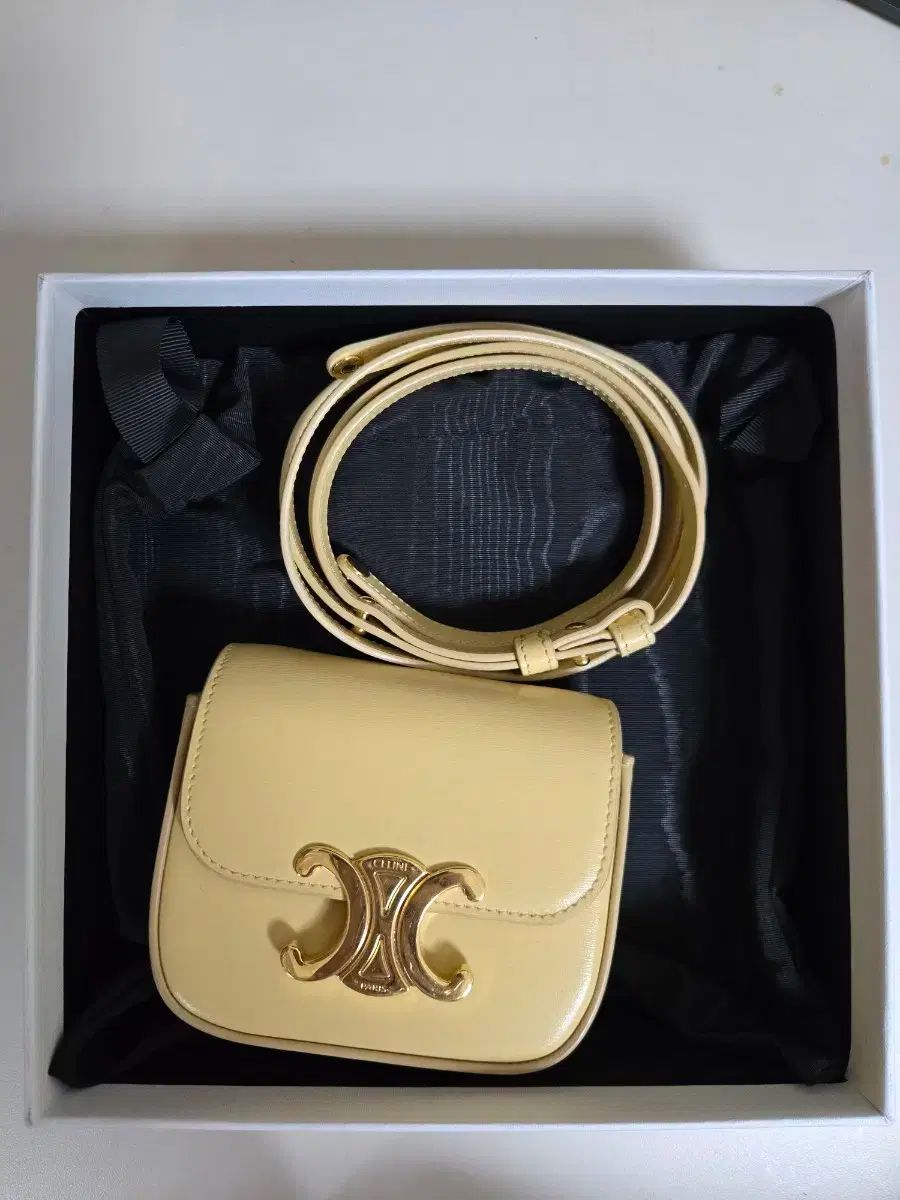 セリーヌ トリオンフ ミニ クロード ショルダーバッグ イエロー レザー