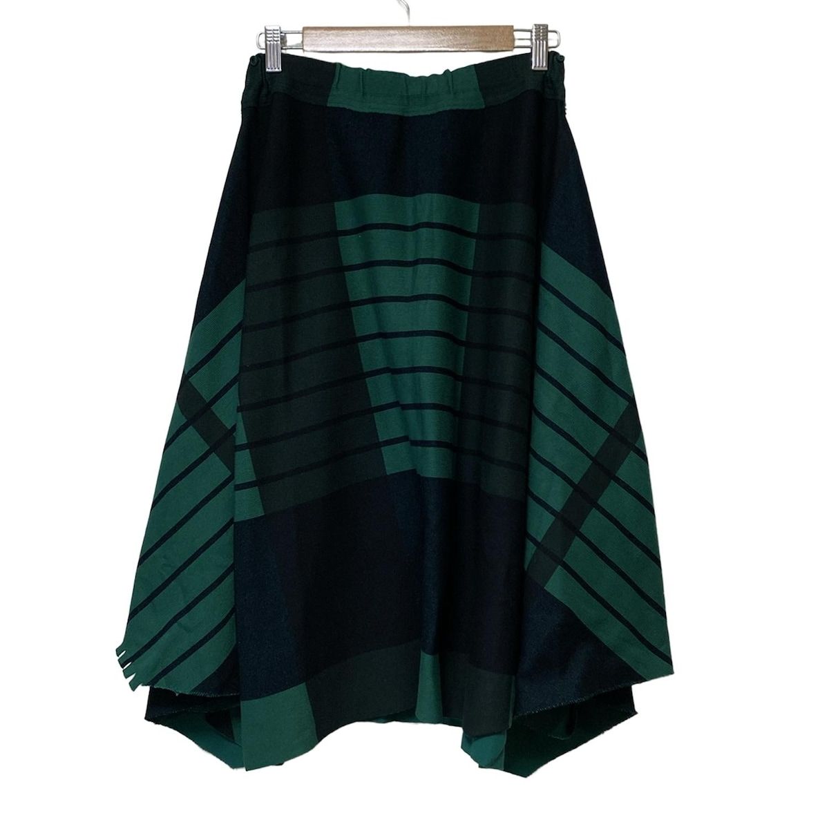 ISSEYMIYAKE イッセイミヤケ スカート サイズ2 M レディース - グリーン×黒 ひざ丈|ニット|A-POC INSIDE|ウエストゴム|ボーダー