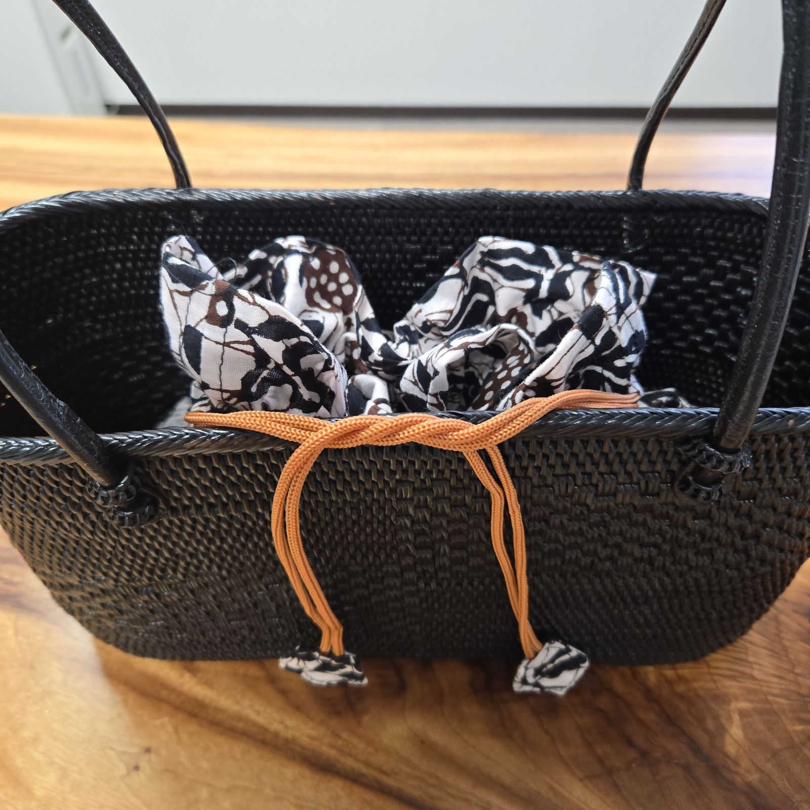 新品タグ付き「撫松庵」アタ籠バック - 丸型アタバックベージュ アタバック⭐新品 新品タグ付き「撫松庵」アタ籠バック - 丸型