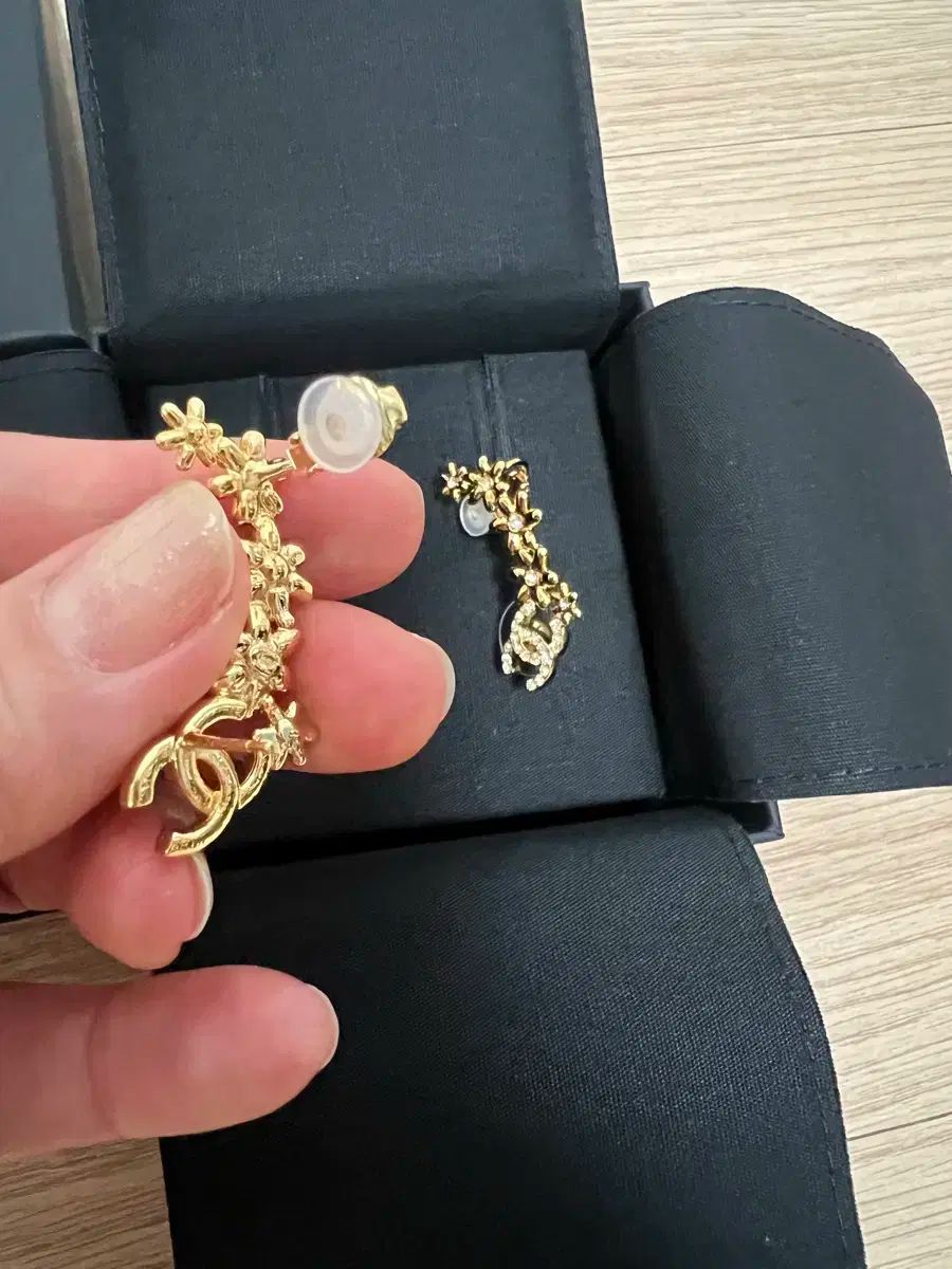 イヤーカフ 2025