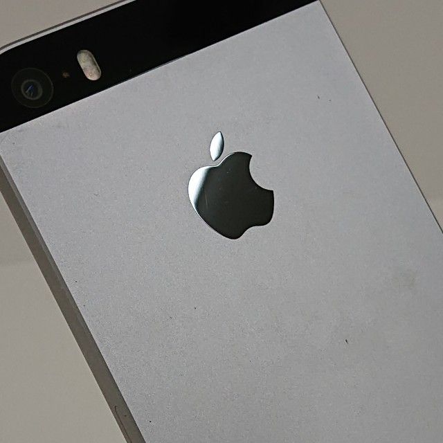 iPhoneSE 64GB au スペースグレイ 送料無料 本体 c13036 - メルカリ