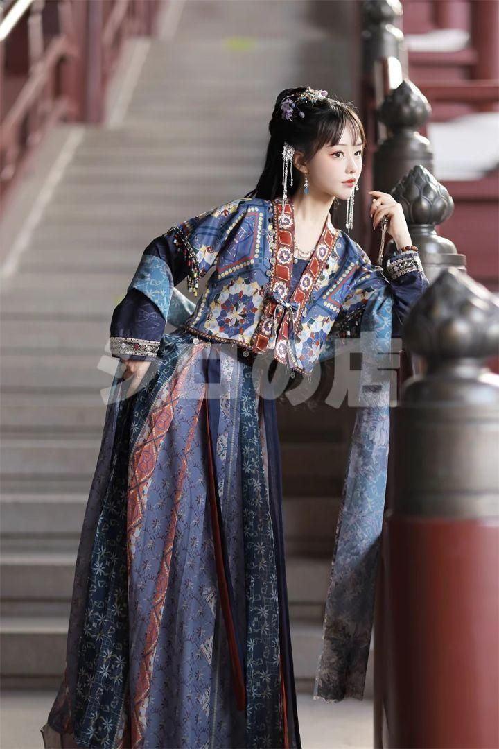 HF-145美しい花刺繍 宮廷風漢服 豪華ドレス コスプレ イベント撮影用衣装 美しい刺繍