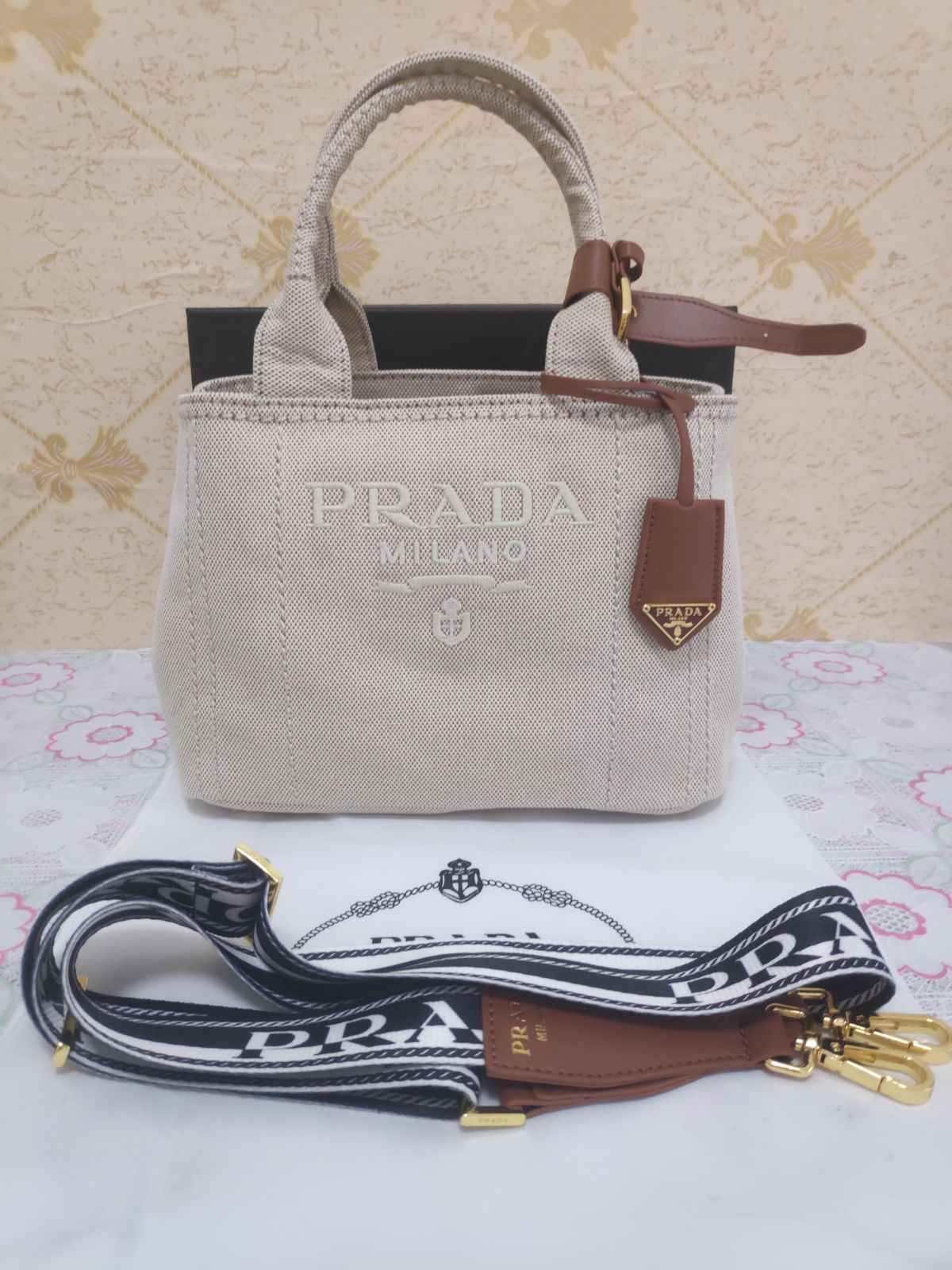 大人気！プラダ/PRADAトートバッグキャンバスベージュショルダー付きレディース新品未使用