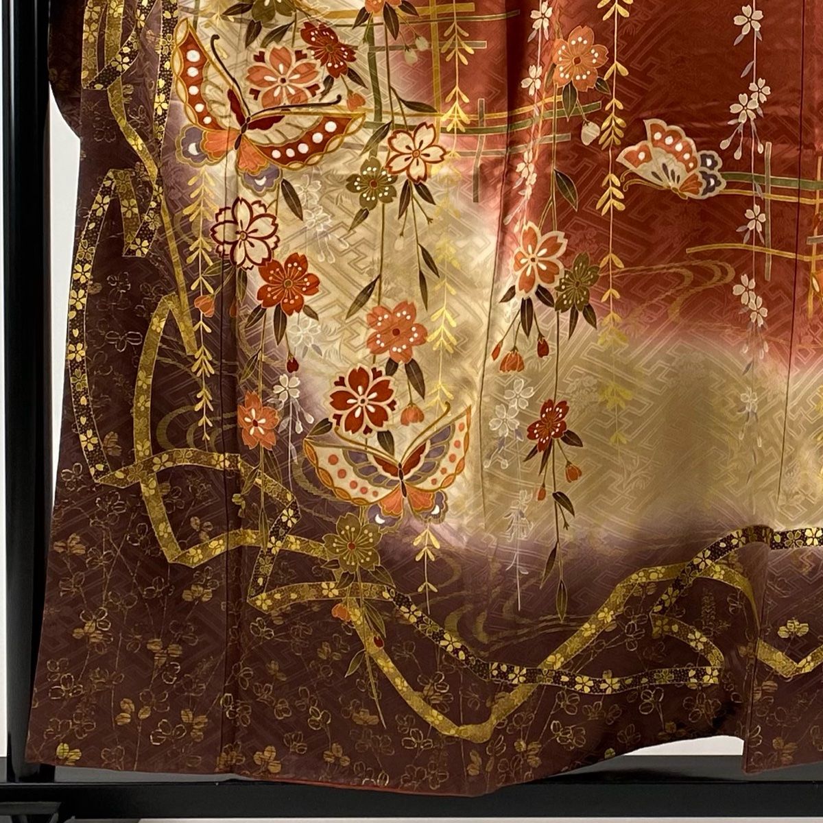 バイセル 名品 振袖 灰紫 祇園祭 山鉾 枝垂桜 金彩 ラメ 鶴 正絹 袷（10月～5月）167cm Mサイズ ☆☆☆☆ 振袖 身丈168.5cm 裄丈68cm L 袷 蝶 橋 金銀彩 染め分け 紫 正絹