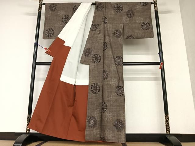 平和屋着物●本場大島紬　泥染め　カタス9マルキ　舞花文　正絹　逸品　AAAW9088zg 平和屋着物○本場大島紬 泥染め カタス9マルキ 舞花文 正絹 逸品