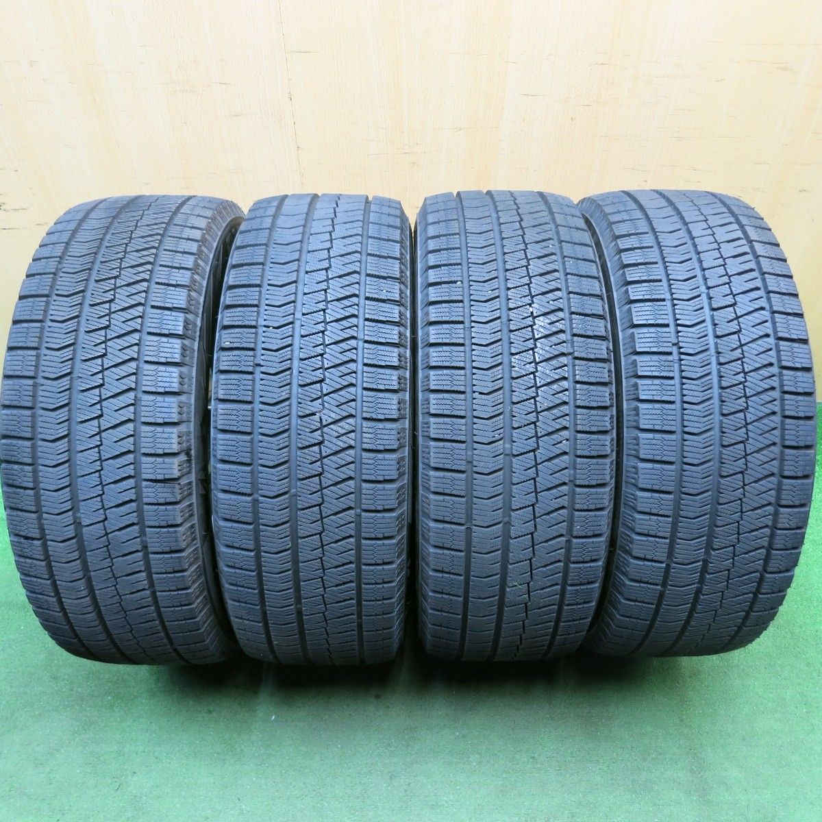 バリ溝22年製スタッドレスVRX2 バルミナ16インチ バリ溝！22年！キレイ！9.5分☆スタッドレス 215/55R17