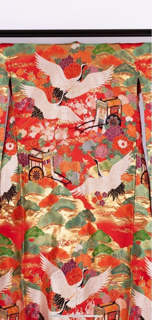 大幅値下げ！50%OFF】花嫁色打掛け朱色/金刺繍鶴/松、菊模様 【大幅