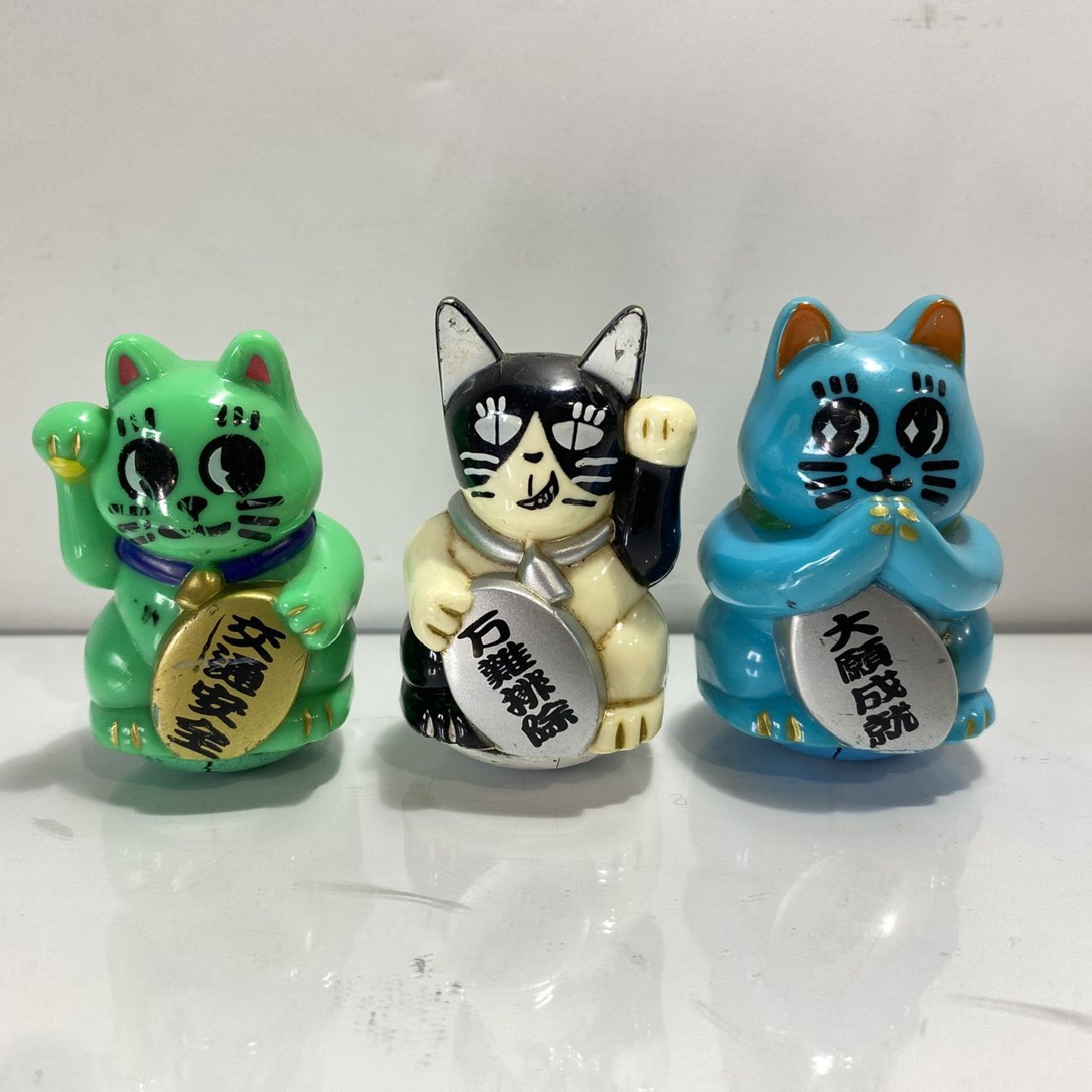 レトロ 招き猫 Amazon | 瀬戸焼レトロ招き猫貯金箱金 (K5245)愛知県の工芸品