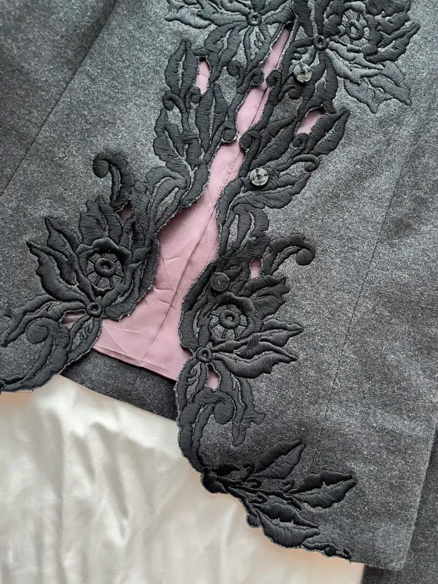 ビビアンタム フラワー 刺繡 ウール ブレザー ジャケット GULLKHAN_COM