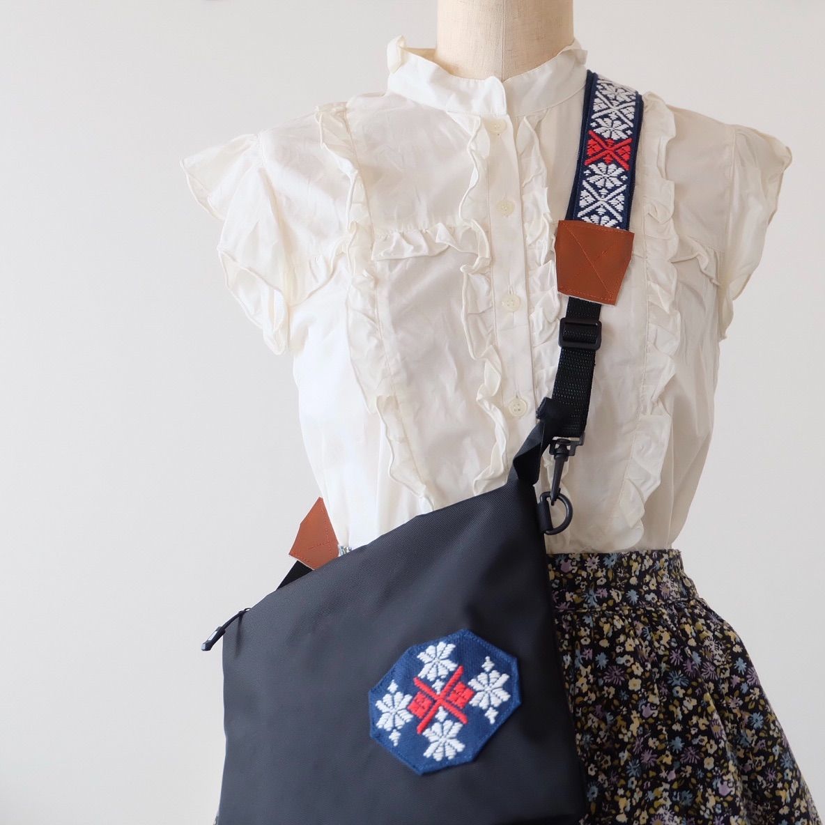 こぎん刺しサコッシュ黒梅の花【ショルダーバック☺︎刺繍