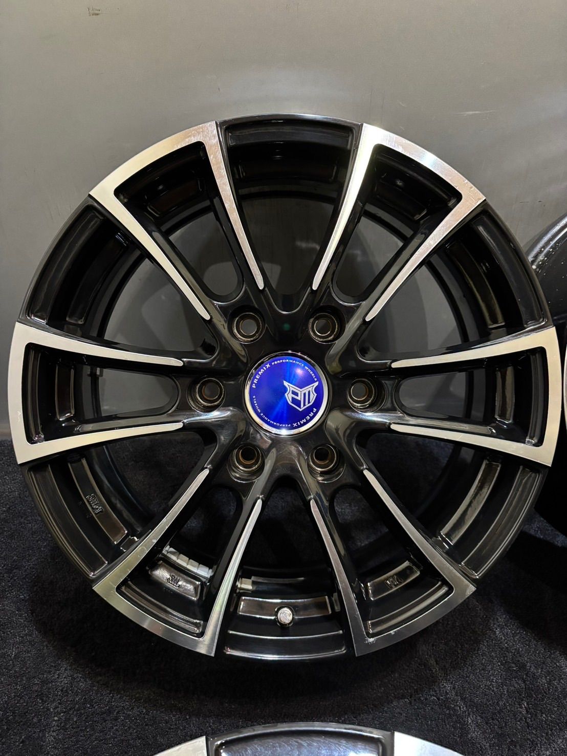 マイスター PREMIX 17インチ 6.5J 38 139.7 6H アルミホイール 4本 ハイエース ブラポリ 1-K272