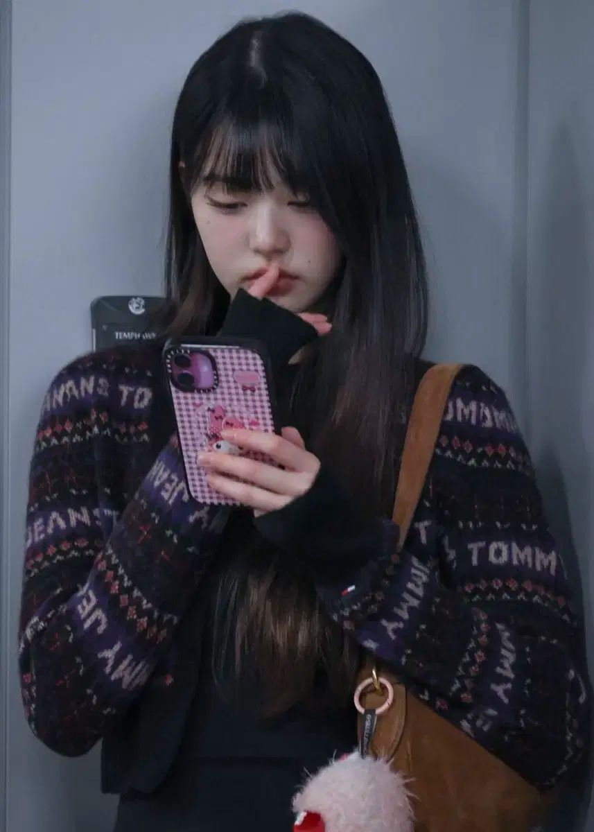 トミー ジーンズ カーディガン ウォニョン WONYOUNG チャンウォニョン 着用