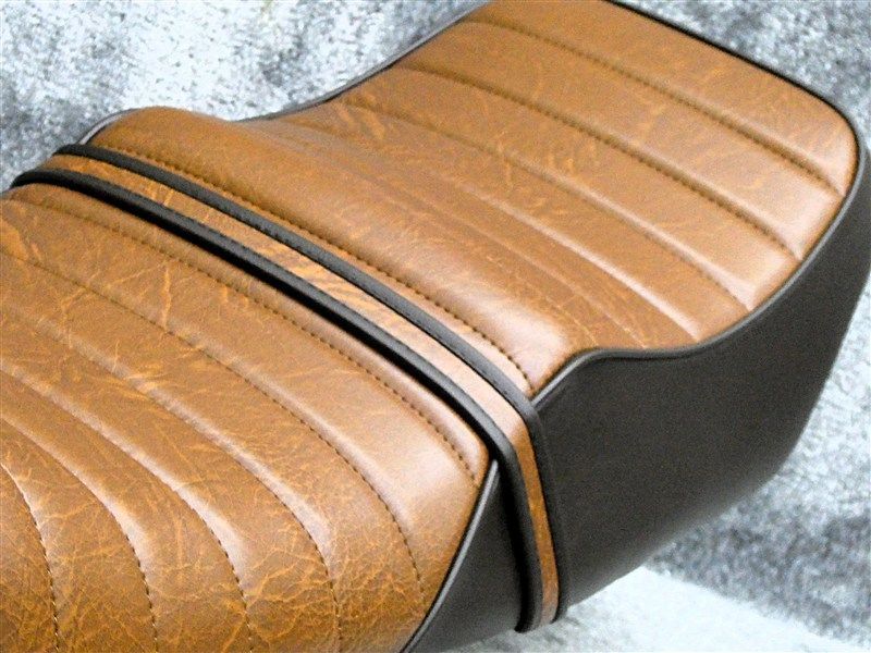 Z400FX 茶ツートン タックロールシート あんこ抜き ローダウンシートZ400J段シートZ550FX Z500FXへっぽこ社長 外装 ブラウン ボタン