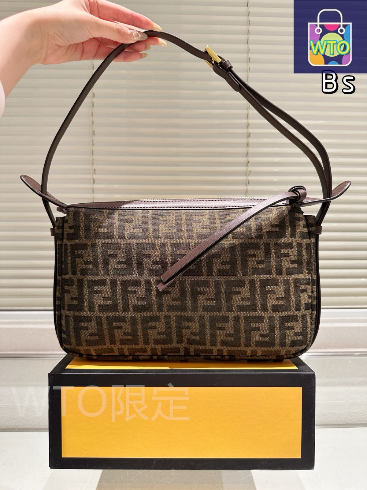 【関税込み】FENDI☆ FENDESSENCE ホーボーバッグ ハンドバッグ 楽天市場】フェンディ FENDI ホーボーバッグ スモール フェン
