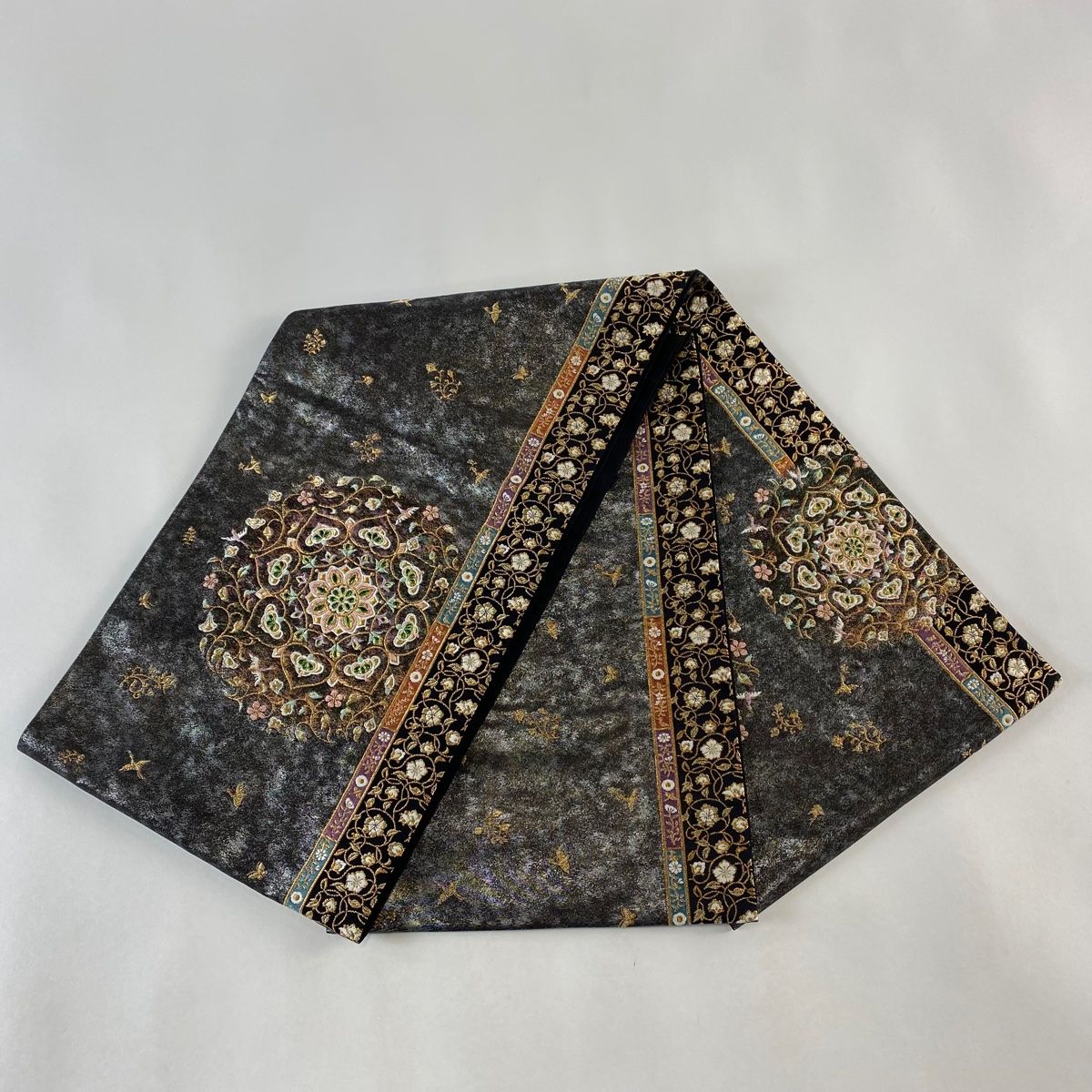 袋帯 名品 華文 花唐草 金糸 箔 黒灰 六通 正絹 【中古】 - メルカリ