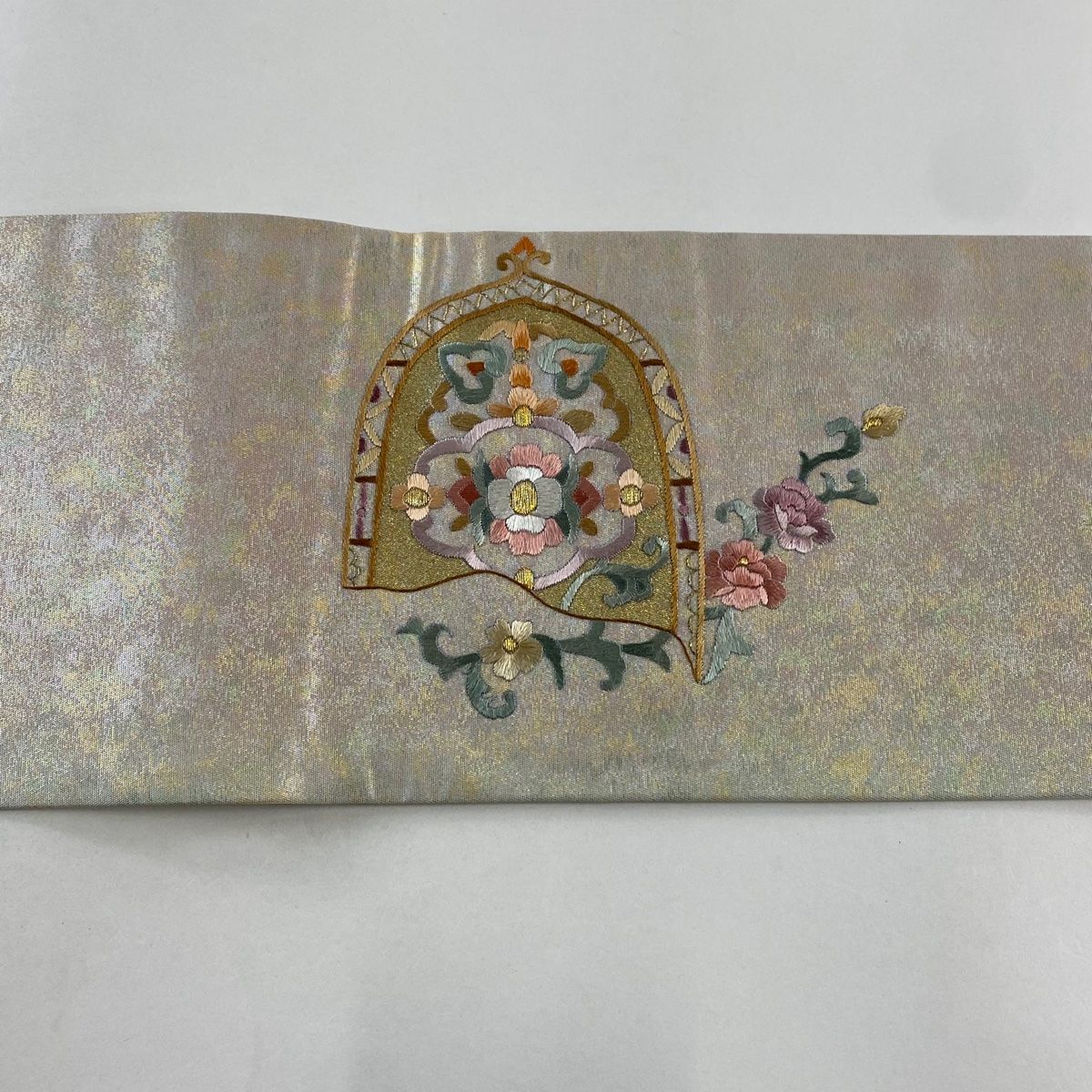刺繍 開き名古屋帯 正絹 唐草 刺繍 九寸 U-5956 相良刺繍 九寸名古屋帯「つの唐草」 – きものすぎをECサイト