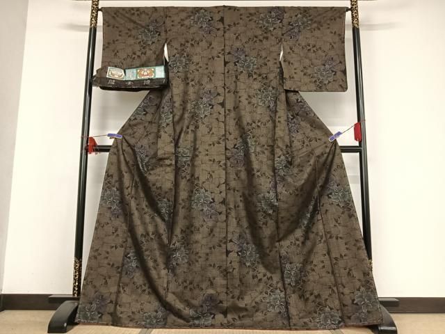 平和屋着物●本場大島紬　純泥染　9マルキ　草花文　くぼた織物謹製　証紙付き　正絹　逸品　未使用　AAAW4145np 平和屋着物○本場大島紬 純泥染 9マルキ 草花文 くぼた織物謹製 証紙