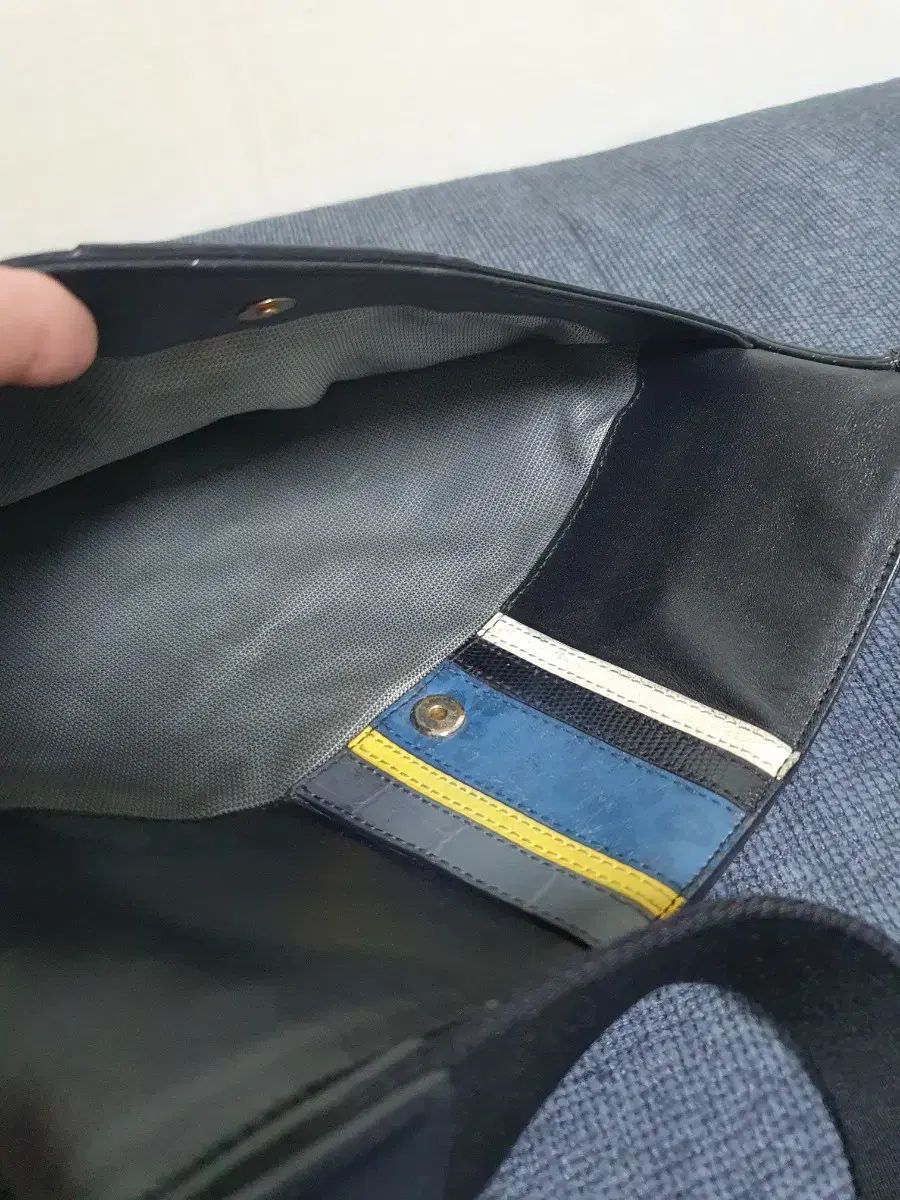 mcm 男性用クロスボディバッグ