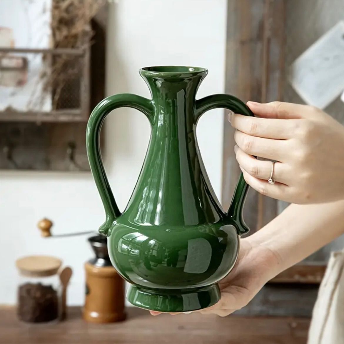 花瓶 セラミック花瓶 フレンチ風 エメラルド 両手用ハンドル付き ヴィンテージ フラワー アレンジメント 装飾 ホームデコ 置物 おしゃれ 陶器製 エレガントスタイル オブジェクト インテリアアイテム 贈り物に最適 室内使用 高さ バランス グリーン