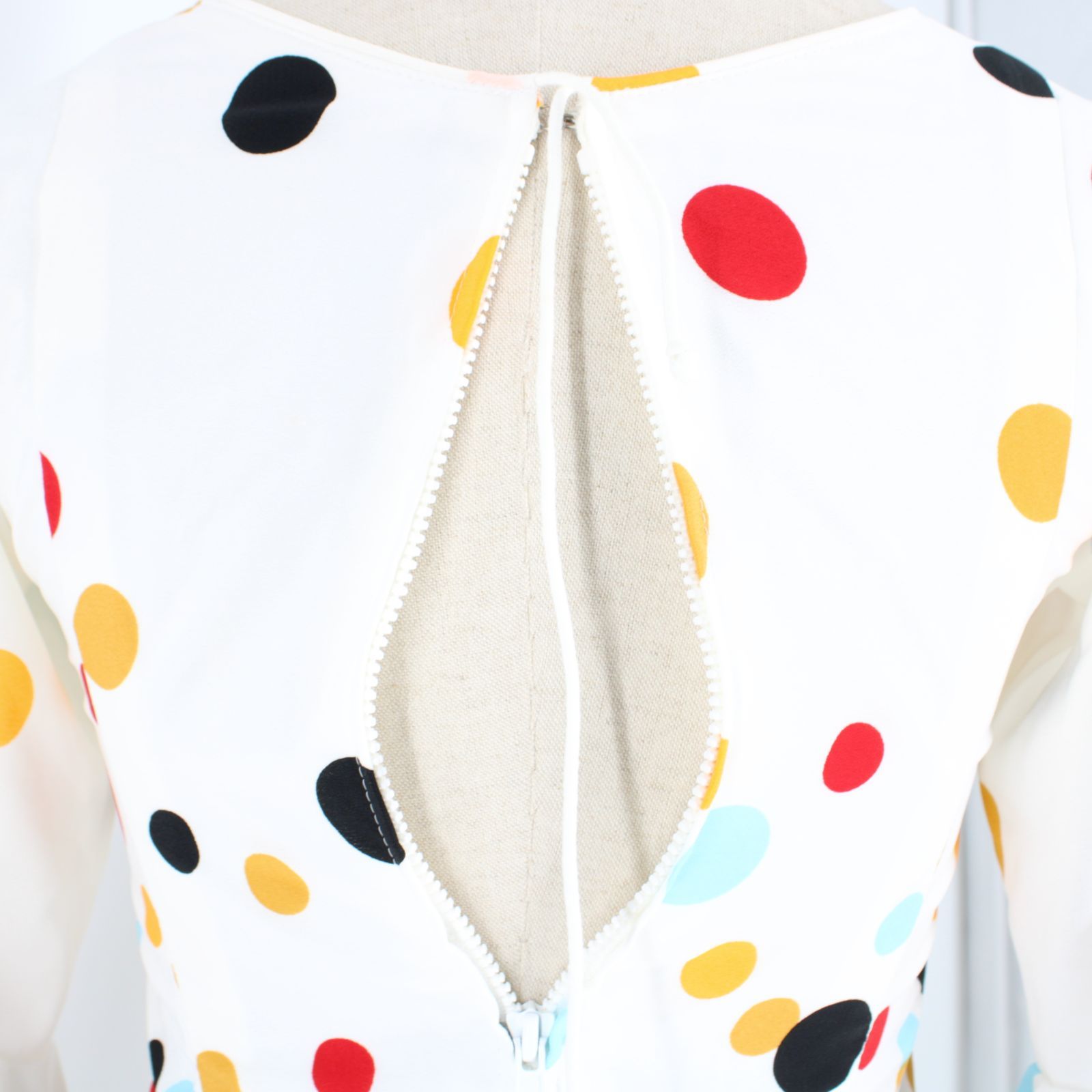【美品 フラメンコ衣装】ホワイト＆花柄 Naomi Collection セット 美品 フラメンコ衣装】ホワイト Naomi collection ナオミ