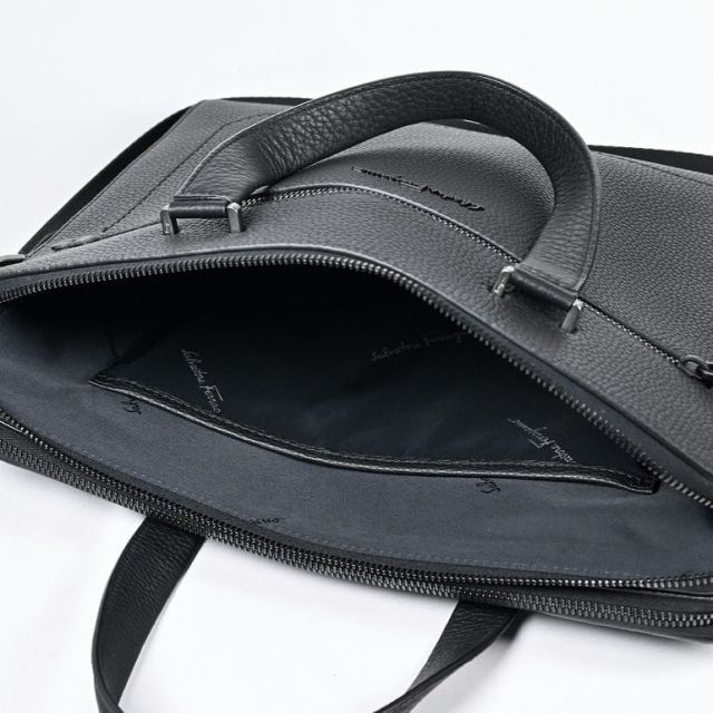 サルヴァトーレフェラガモ ケース ブラック ラウンドジップ 黒 楽天