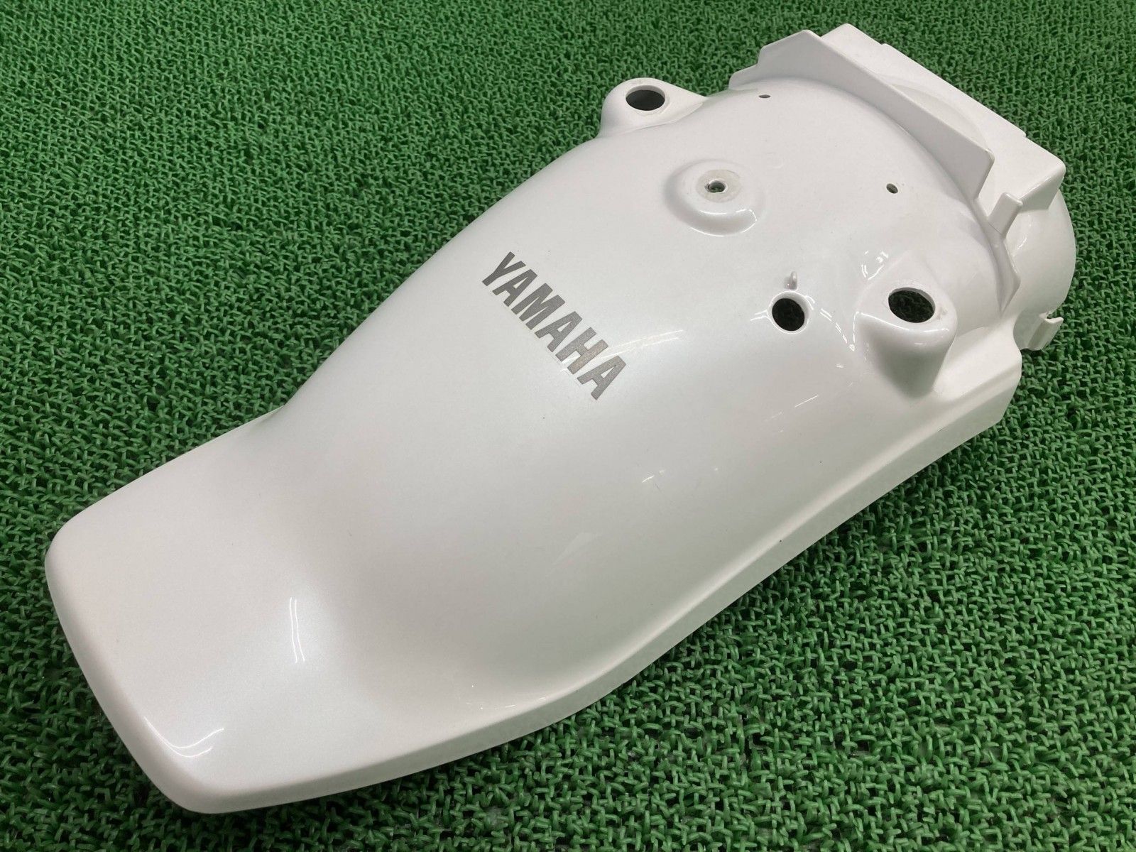 V-MAX リアフェンダー ヤマハ 純正 バイク 部品 VMAX1200 パールホワイト ペイント素材に 割れ欠け無し 品薄 品 Rg