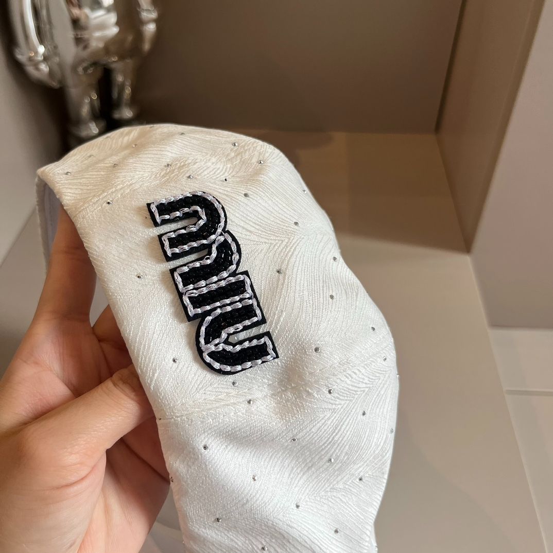 新品 Miu Miu ウーブンファブリックハット　Mサイズ 新品 Miu Miu ウーブンファブリックハットMサイズ