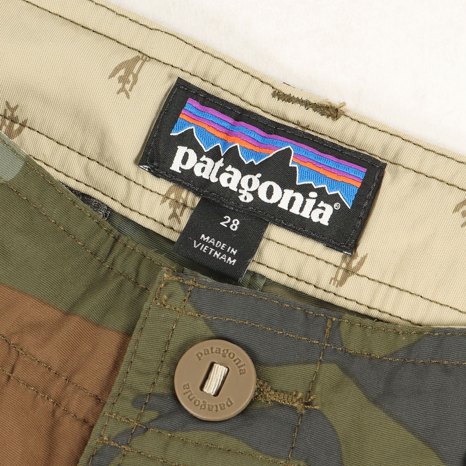 美品 Patagonia パタゴニア パンツ サイズ:28 16SS カモフラージュ ウェーブフェアラー カーゴ ショーツ Wavefarer Cargo Shorts 迷彩(FCMH) ボトムス ズボン ショートパンツ【メンズ】