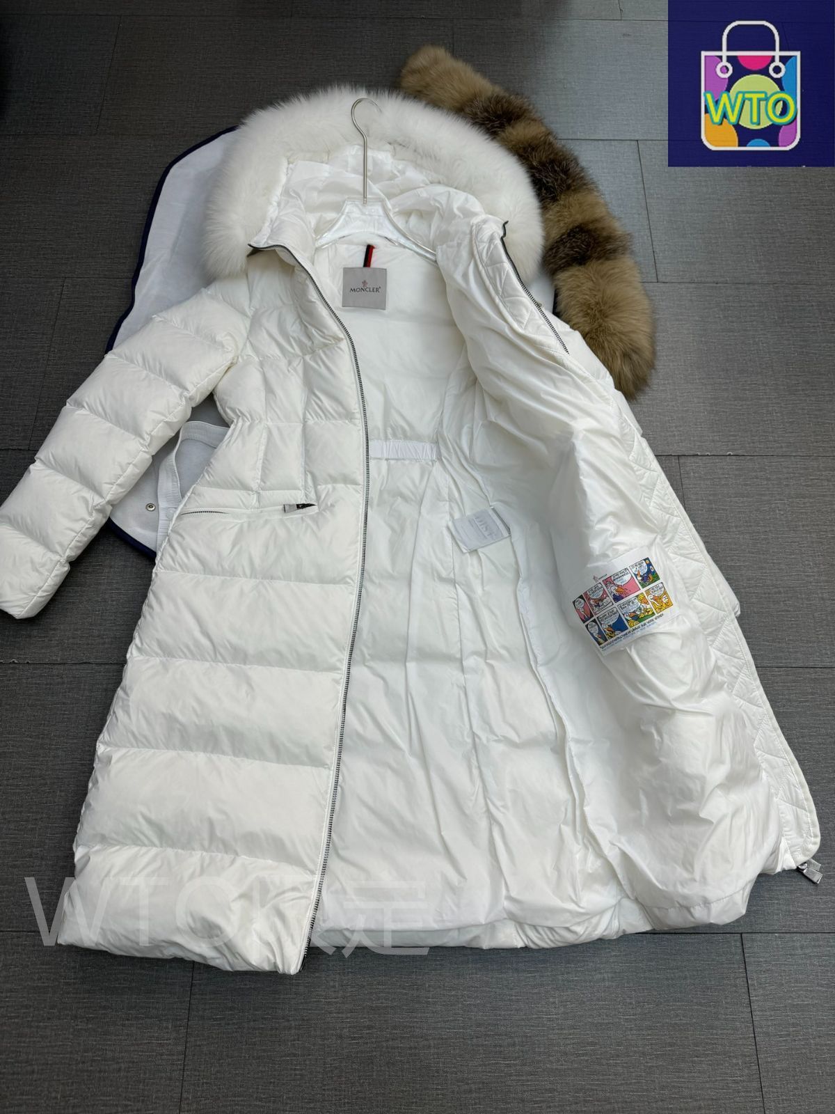 ブラックダウンジャケットロングタイプ白い襟｜