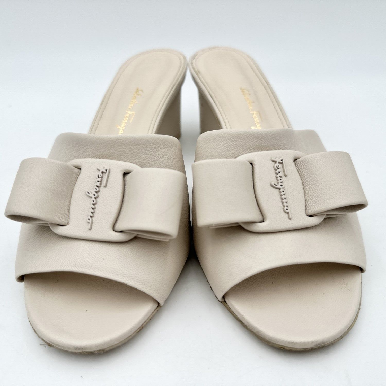 ■希少■ Ferragamo サンダル ヴァラリボン オフホワイト 1033T □希少□ Ferragamo サンダル ヴァラリボン オフホワイト 1033T