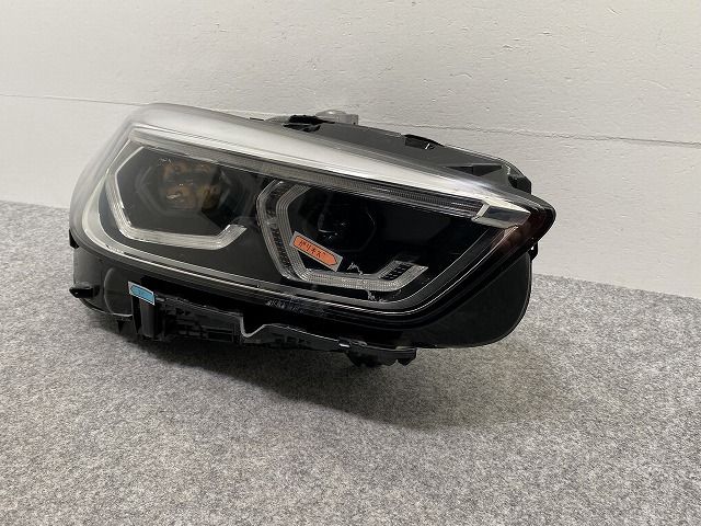 ジャンク!1シリーズ F40 純正 右 ヘッドライト/ランプ LED VALEO 63.11