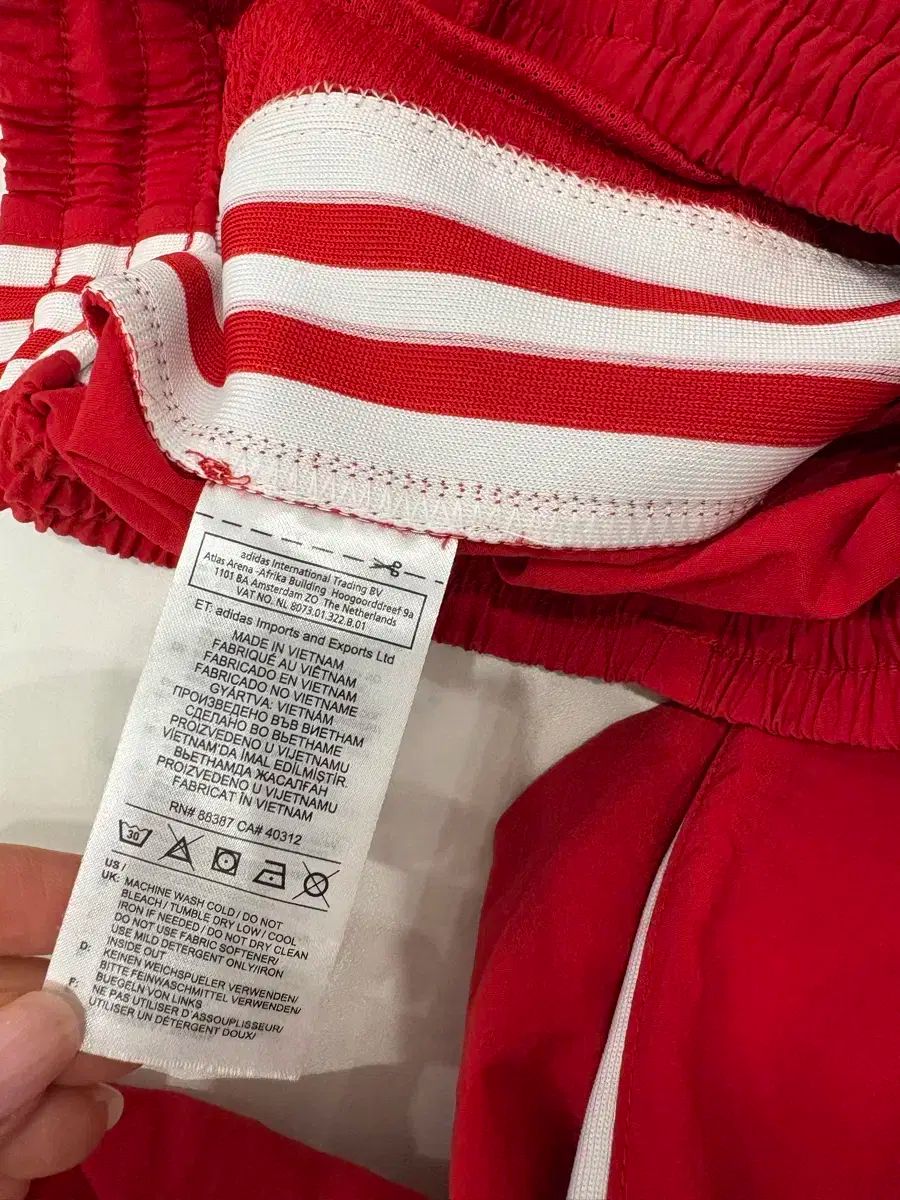 adidas アディダス