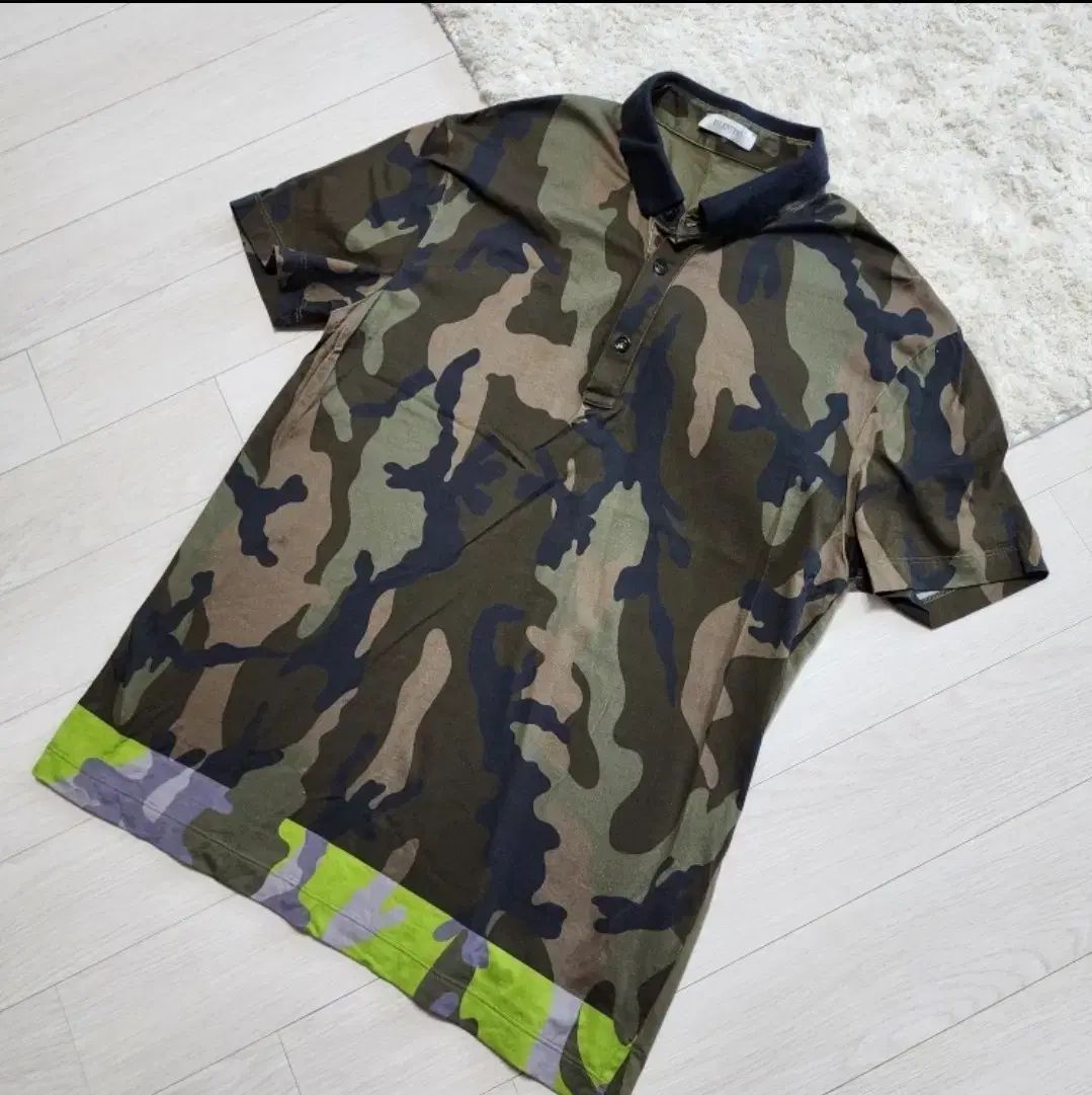 新品 VALENTINO ヴァレンティノ 迷彩Tシャツ M 新品 VALENTINO ヴァレンティノ 迷彩Tシャツ M