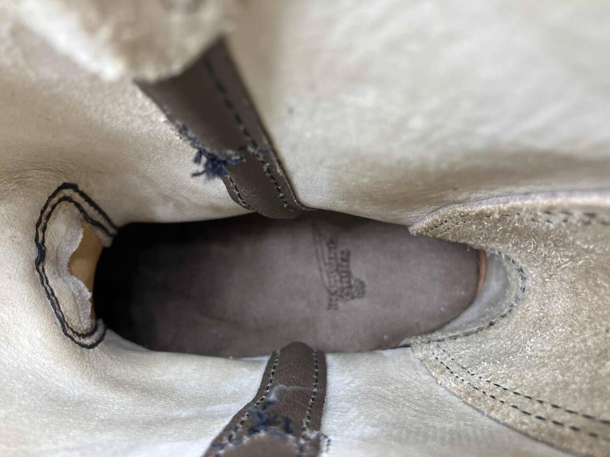 ベージュ スエード