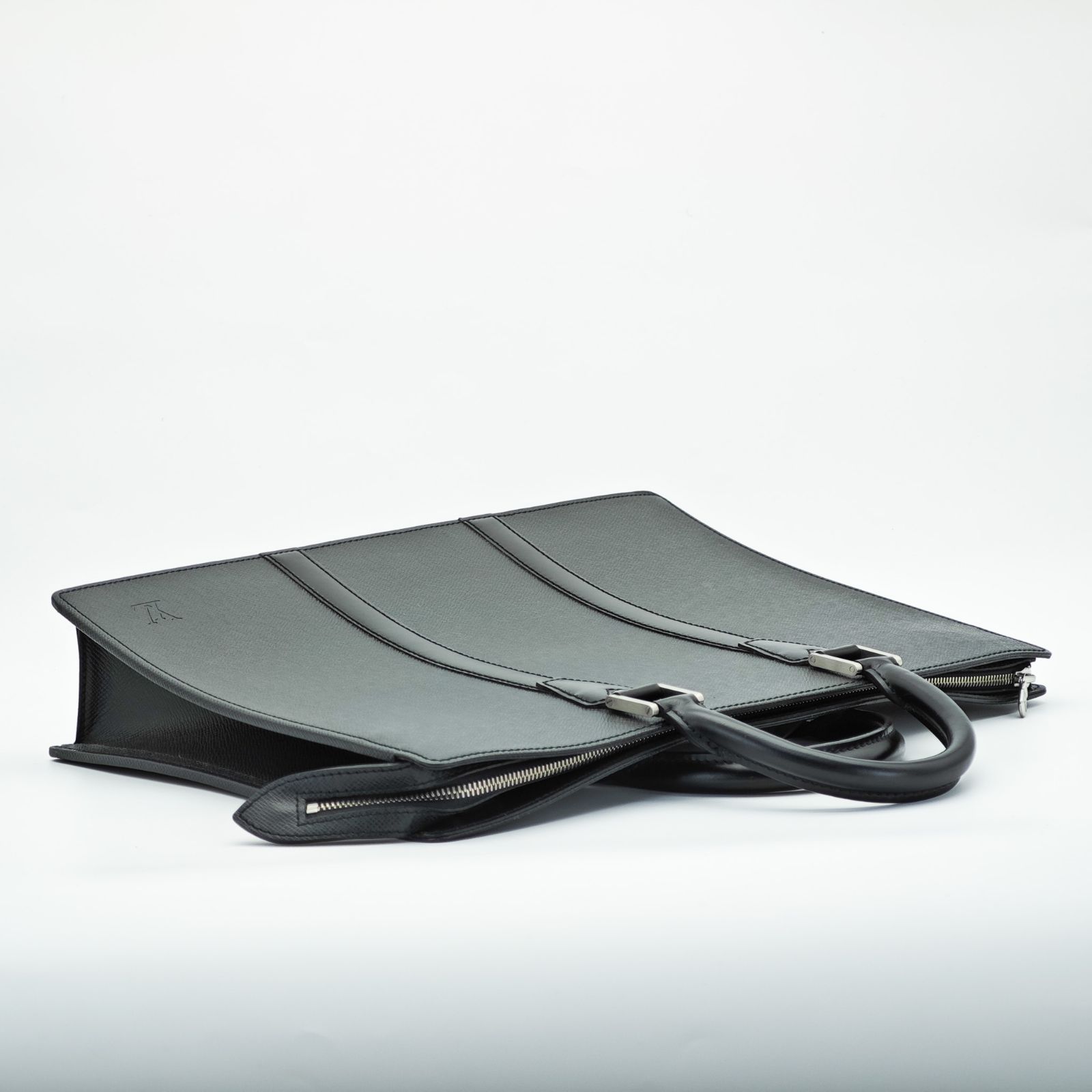 ルイヴィトンタイガ　ビジネスメンズ LOUIS VUITTON ルイ・ヴィトン タイガ ビジネス バッグ M30052