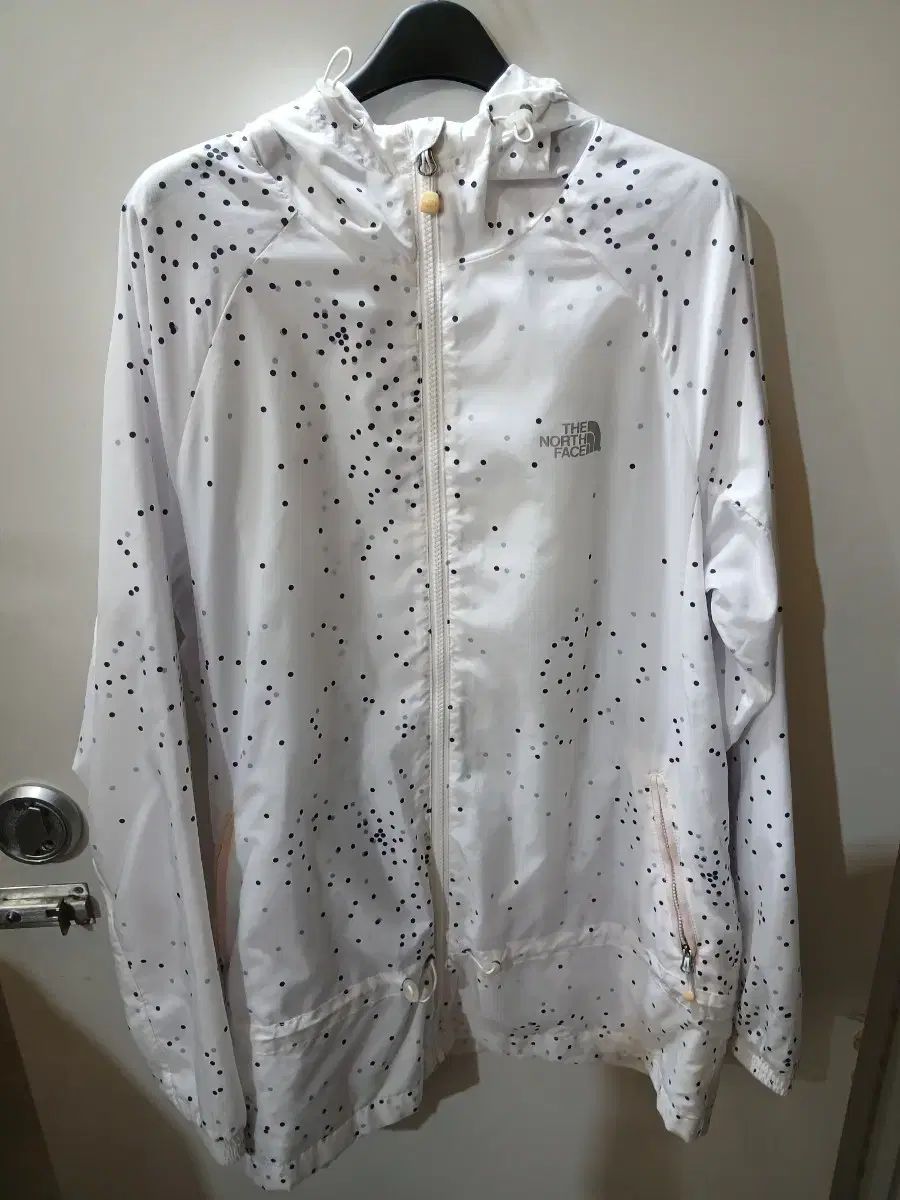 The North Face ウィンドブレーカー 楽天市場】ノースフェイス アウター メンズ ウィンドブレーカー