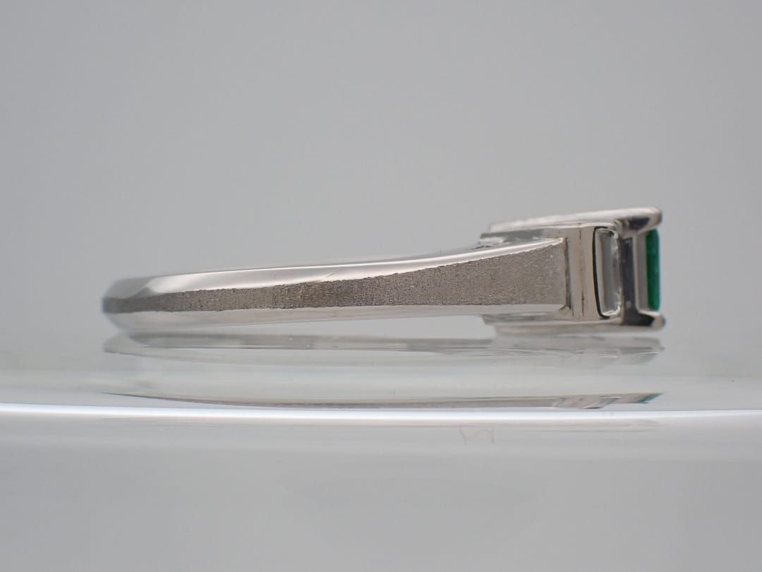 PT900 プラチナ ダイヤ エメラルド リング E0.36ct D0.36ct 11号 5.41g  