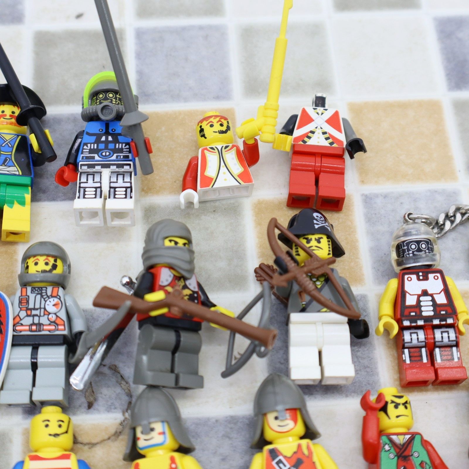 【送料無料・大量】LEGO レゴ　ミニフィグ100体　ジャンク kg　おまけつき