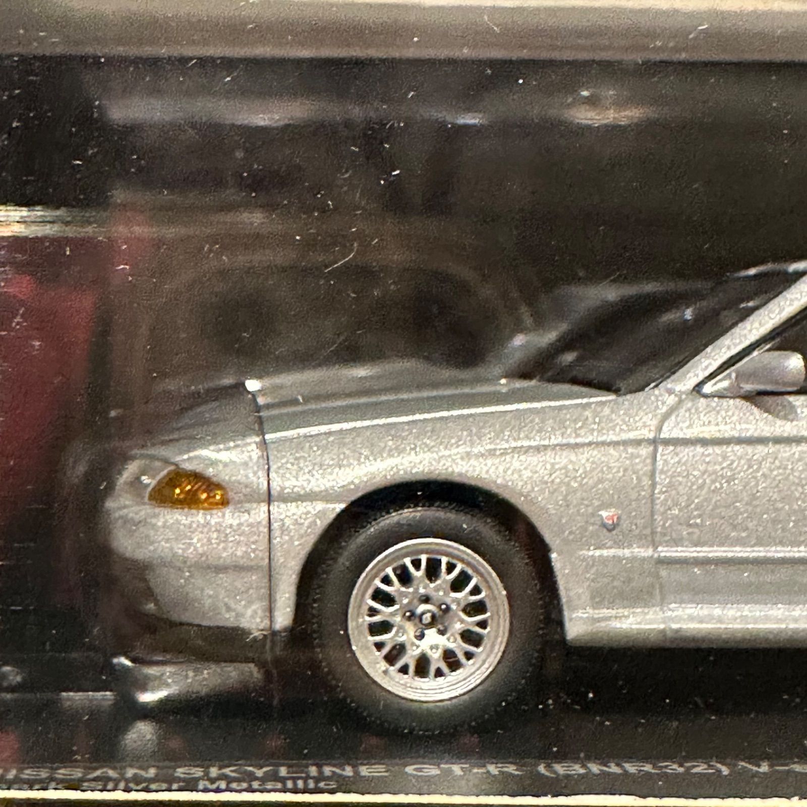 NISSAN SKYLINE GT-R(BNR32)V-specII 色：Spark Silver Metallic