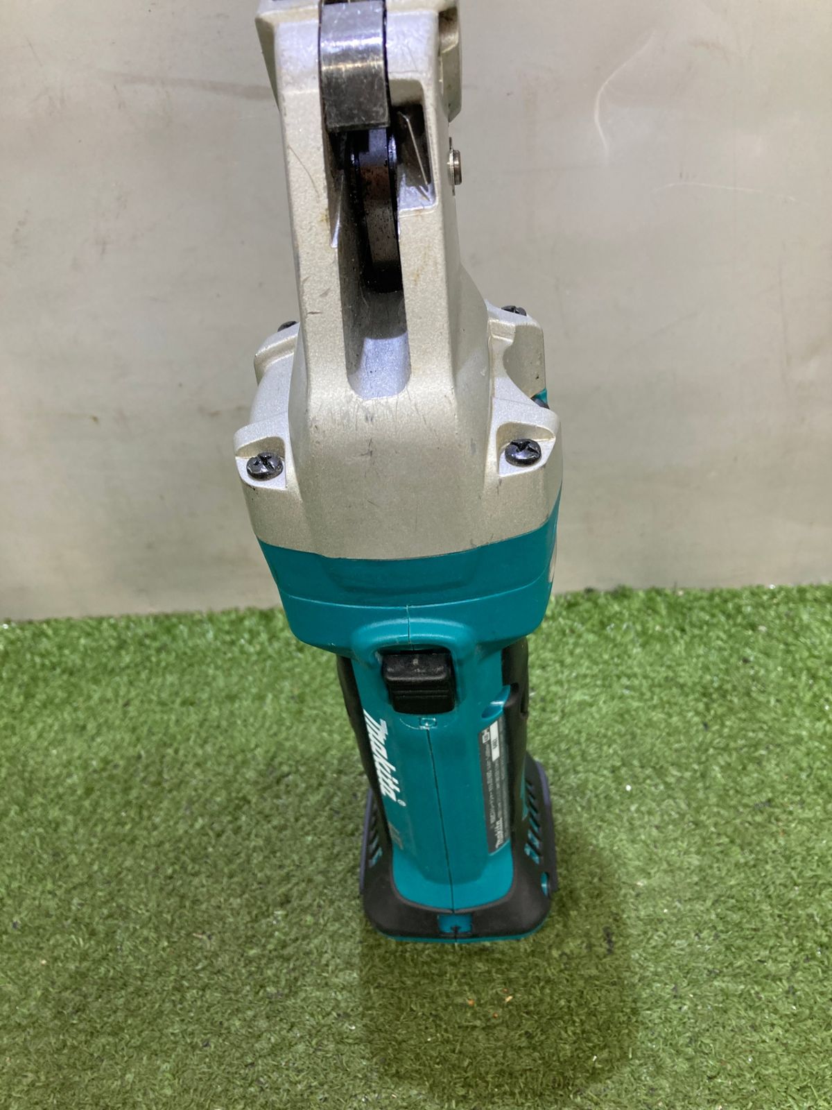 中古品】【0921】☆makita(マキタ) 14.4v充電式ストレートシャー