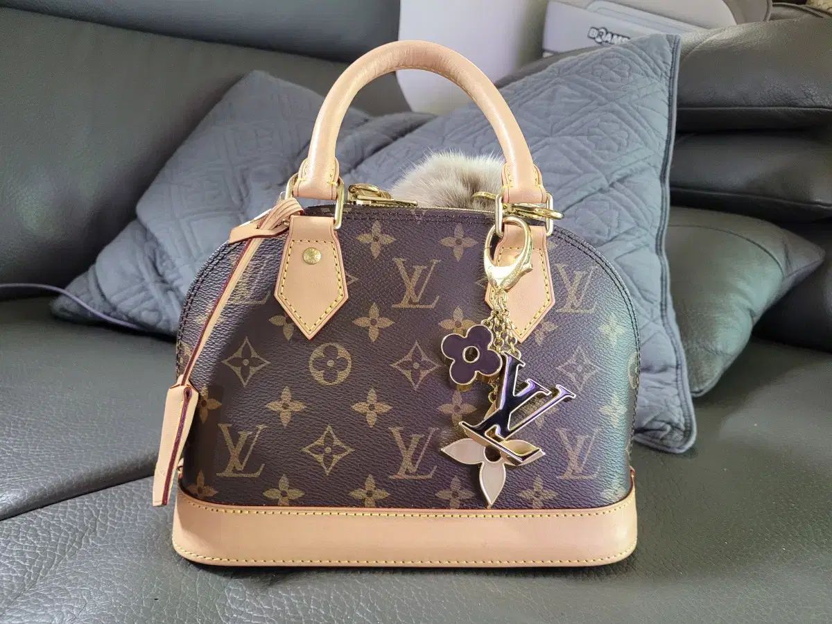 ルイヴィトン フルーレ バッグチャーム