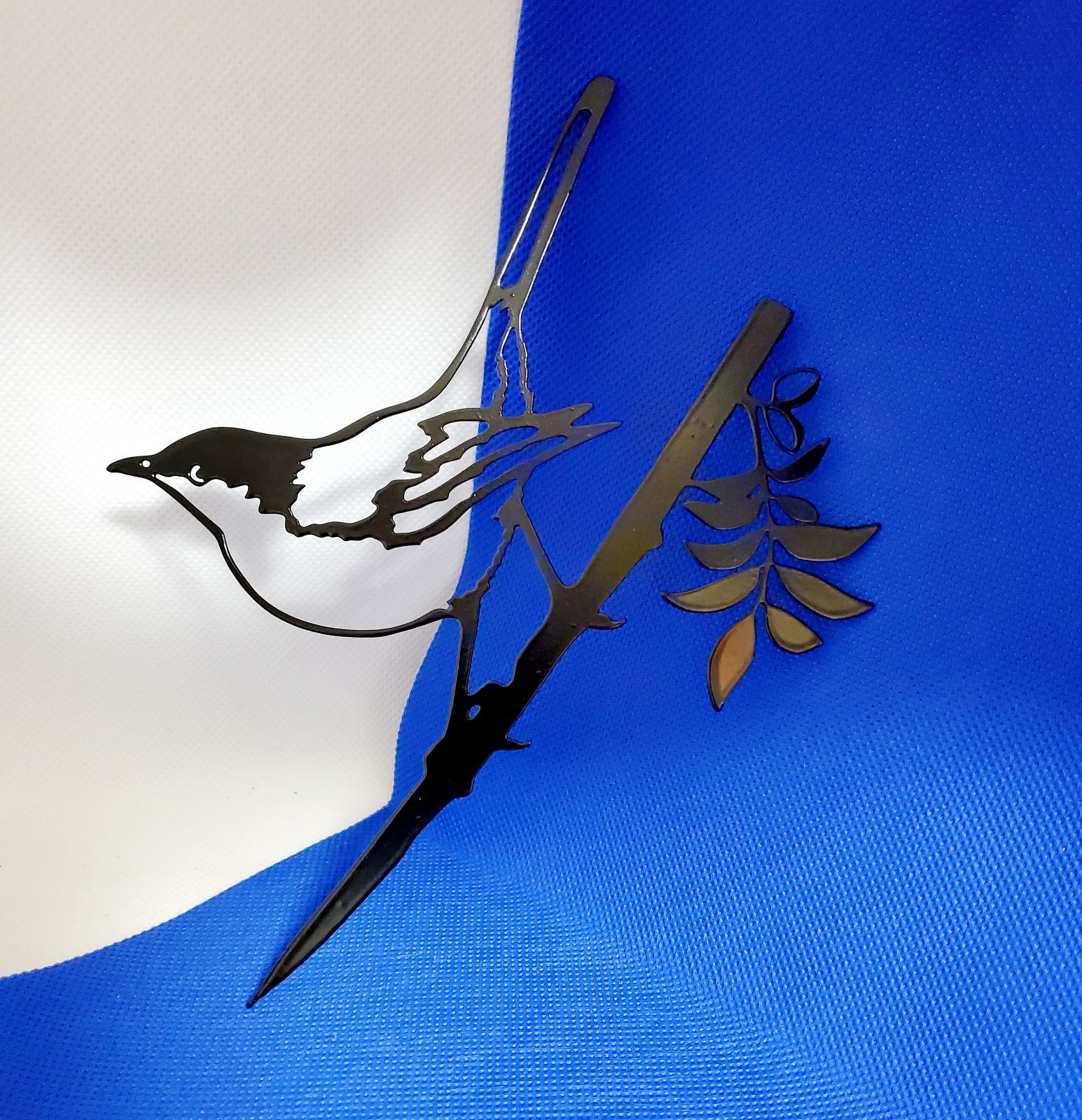 鳥の置物　小鳥と枯れ葉　ガーデニング　オブジェ　鳥の雑貨 HANAKO