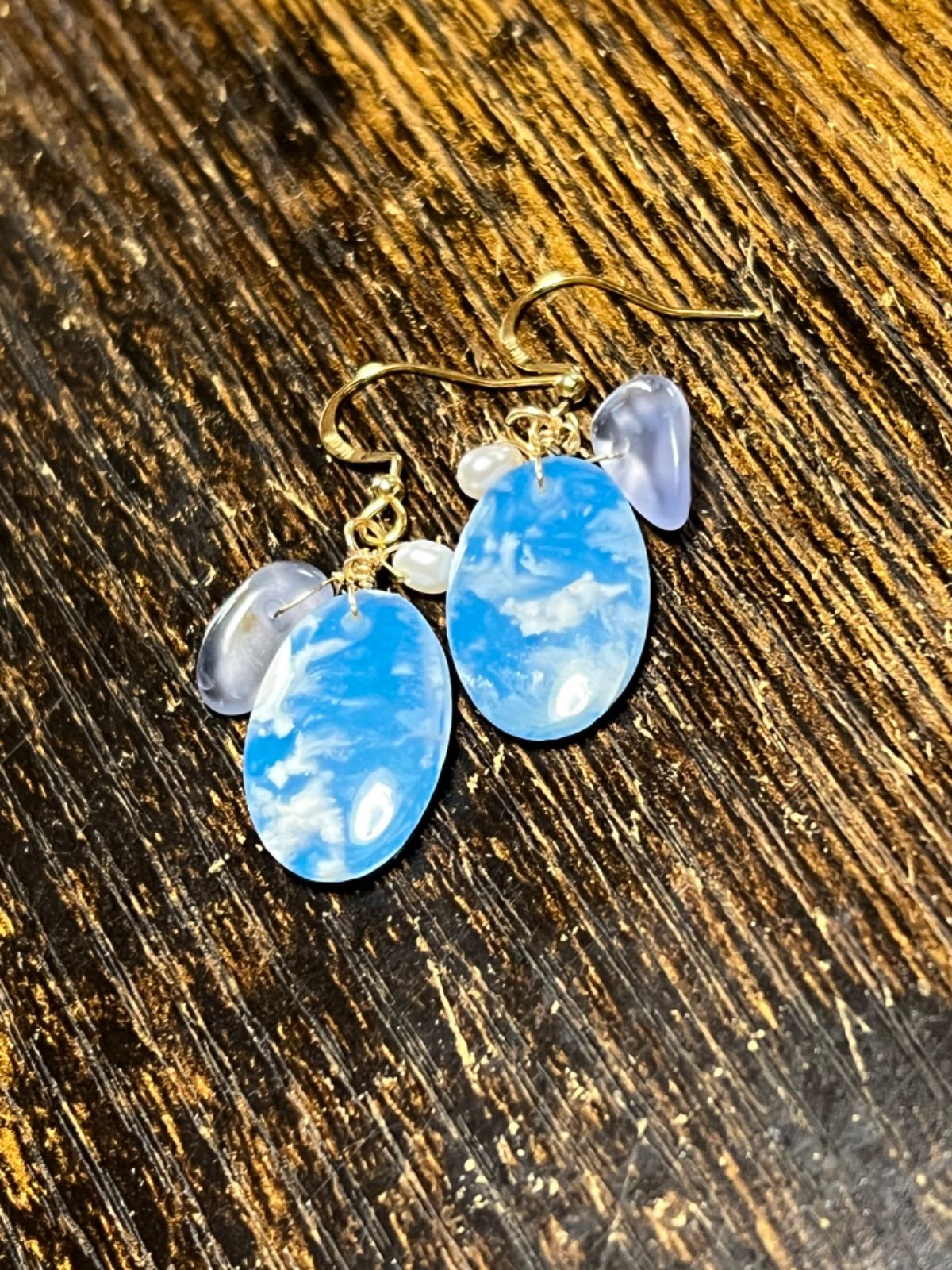 ブラウンマザーオブパールカイト大ダブレットカービング14kgf ピアス