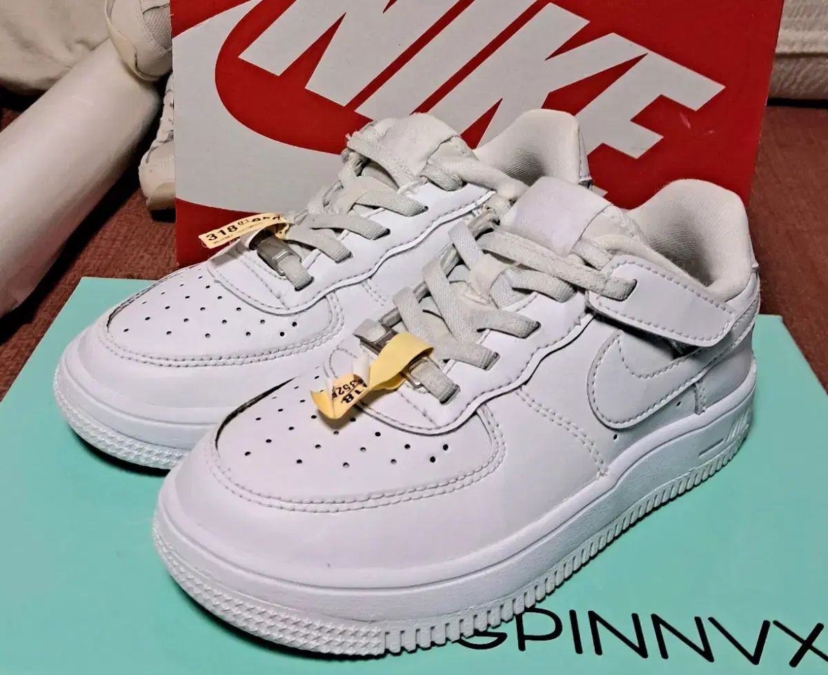 Nike Kids ナイキキッズ エアフォース エジオン 180 スニーカー 23 年 9 ウォール製品
